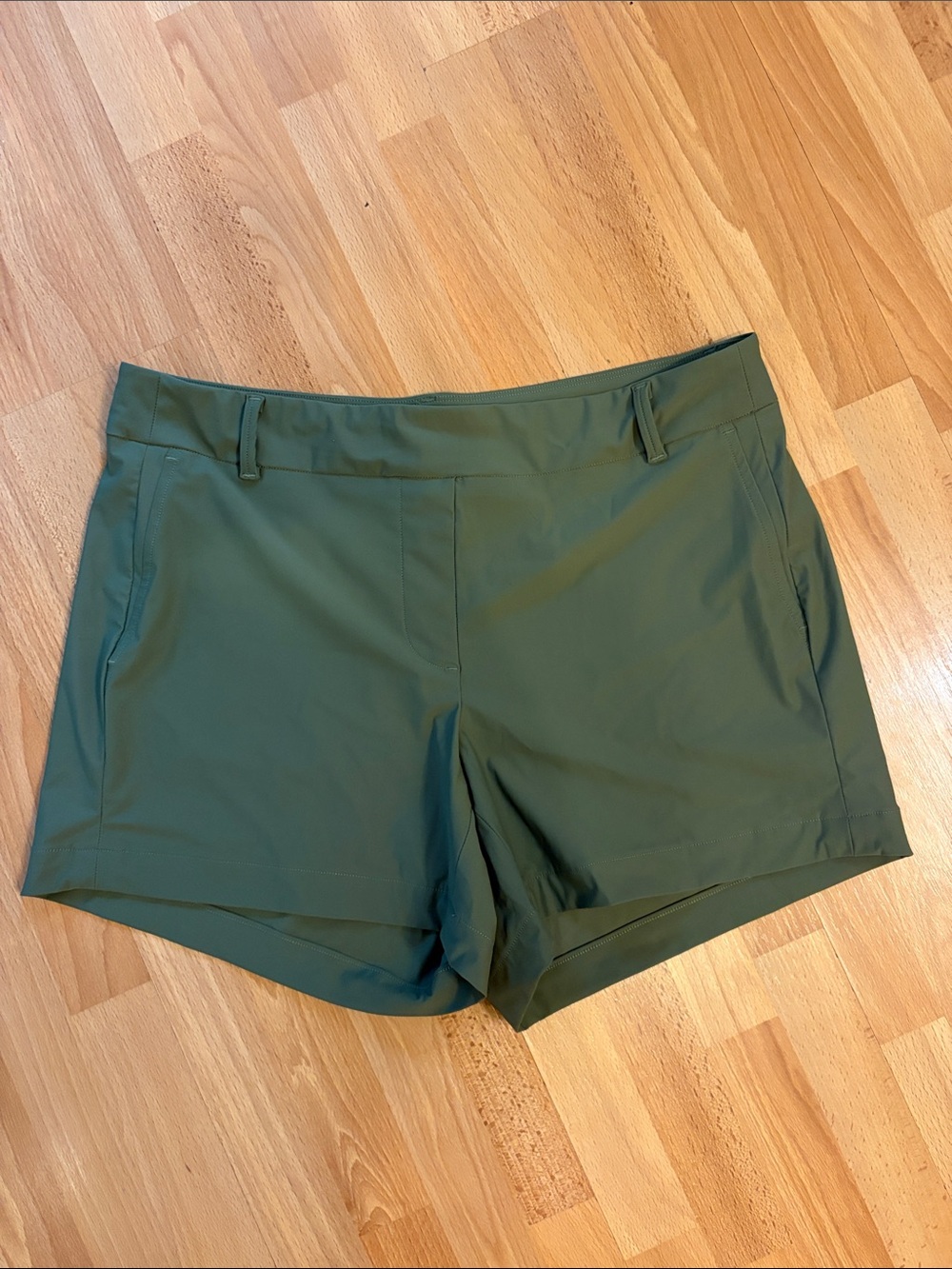 Spanx Sunshine Pull-on shorts olive green size medium